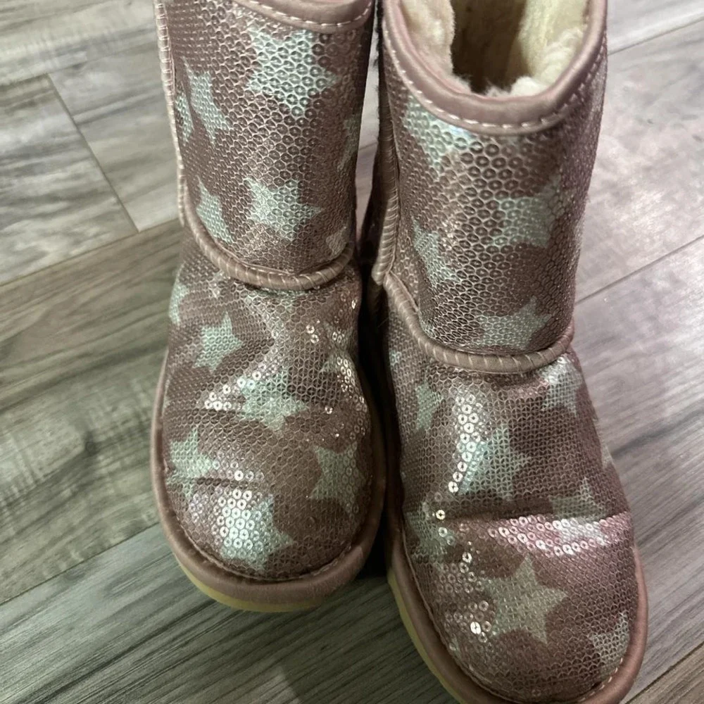Gently Loved‎ Girls Pink Sequins Ugg Boots Size 3